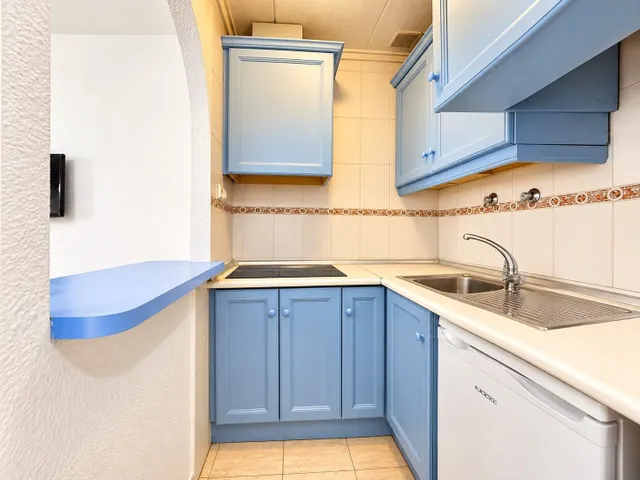 Estudio con zona de dormitorio extra y piscina — 10