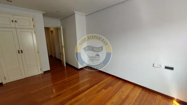 PISAZO DE LUJO CON GARAJE EN ROSALÍA DE CASTRO – VIGO — 29