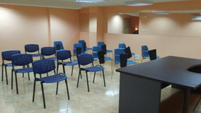 OPORTUNIDAD LOCAL EN PONFERRADA PARA OFICINAS O CENTRO DE ENSEÑANZA — 5