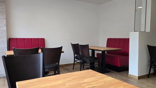 Local restaurante en venta pegado al mercado central — 28