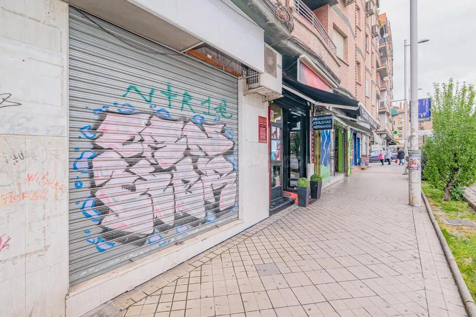 Amplio local situado en Avenida de Madrid