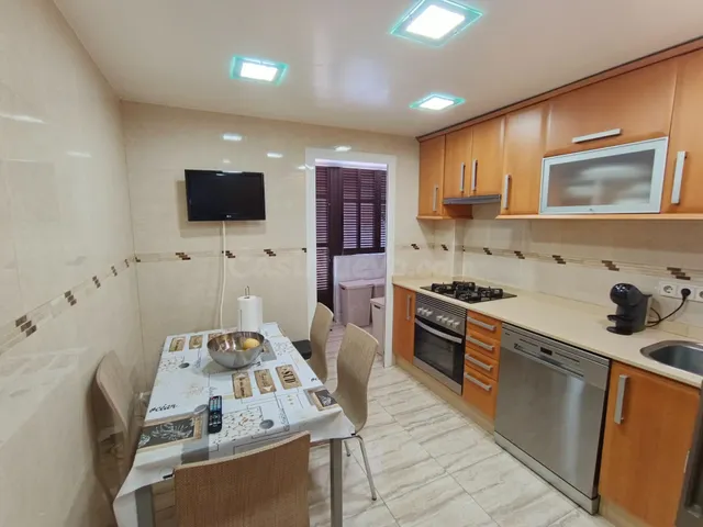 Piso en venta en la calle Reis Católico con 4 dormitorios y  - foto 3