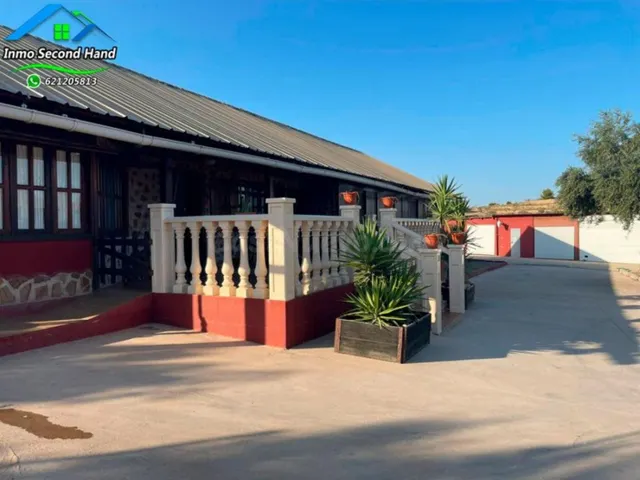 FINCA RÚSTICA CON CHALET, PISCINA Y TERRENO DE 3.350 m2 EN G