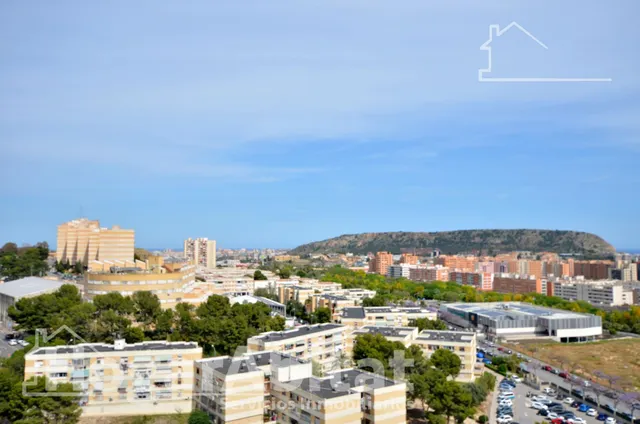 ¡vistas al mar! alto, amplio y exterior en urbanización con parking y piscina — 15