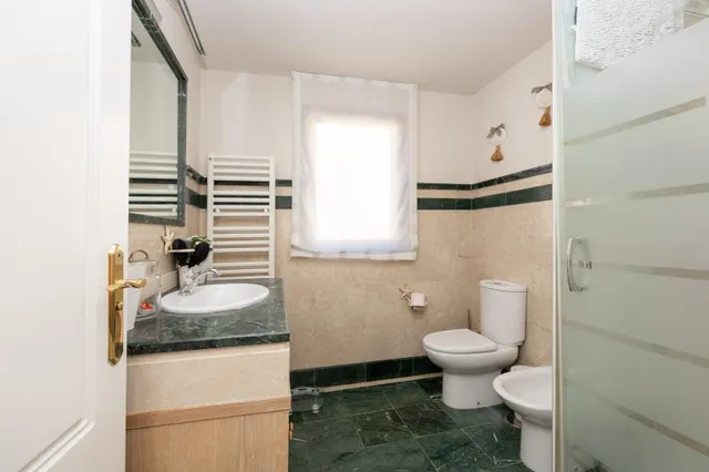 ESPECTACULAR CASA ADOSADA CON PISCINA INDEPENDIENTE — 21