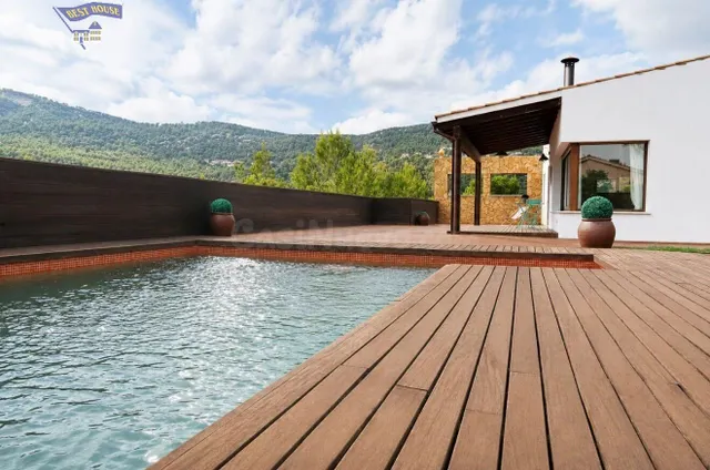 EXCLUSIVA VILLA DE DISEÑO CON PISCINA PRIVADA, VISTAS PANORÁ