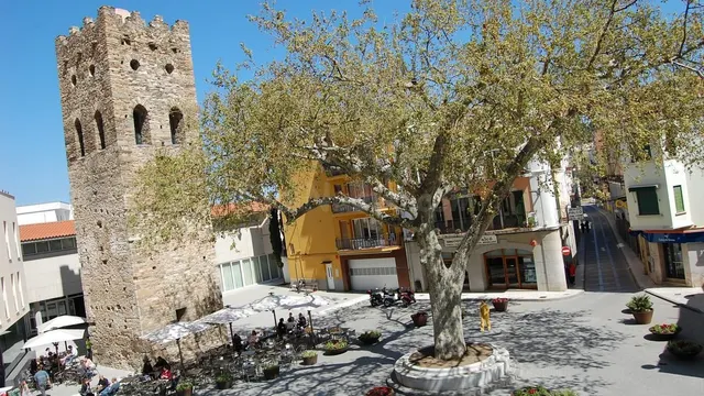 PLAZAS DE PARQUING EN VENTA EN PLENO CENTRO DE LLANÇÀ! - foto 2