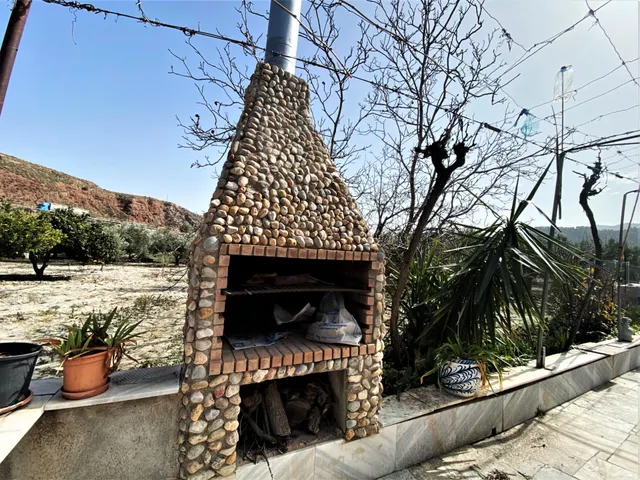 Se vende cortijo a distancia de a pie al pueblo — 25
