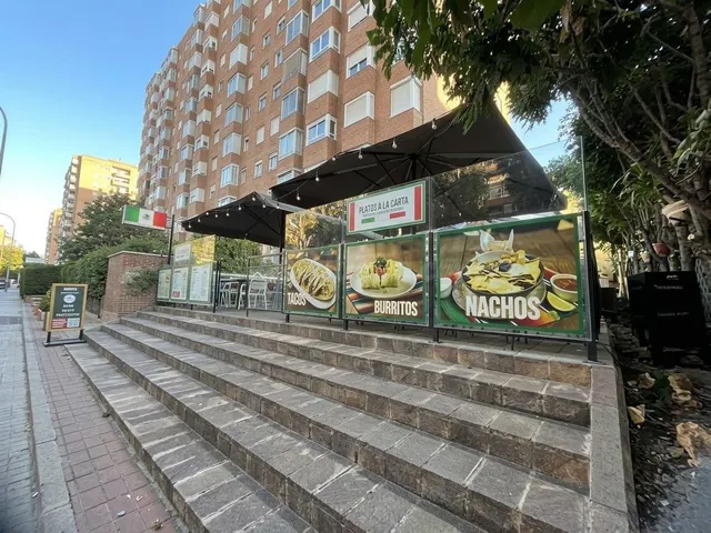 BAR RESTAURANTE con salida de humos y terraza — 4