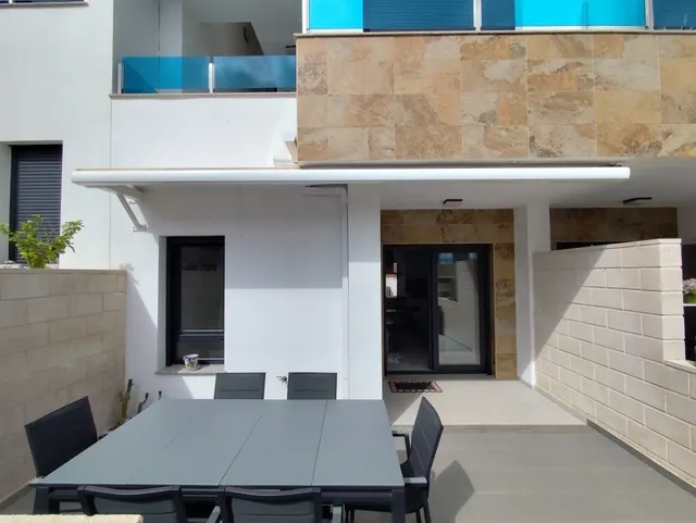 Casa adosada en venta en Bigastro con 3 dormitorios, 3 baños, solárium privado de 39 m2 y piscina comunitaria — 35