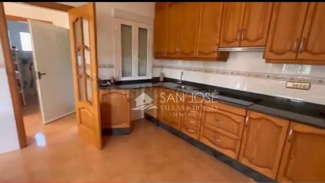 SE VENDE CASA DE CAMPO CON NAVE EN PARCELA DE 10000 M EN CRE - foto 3