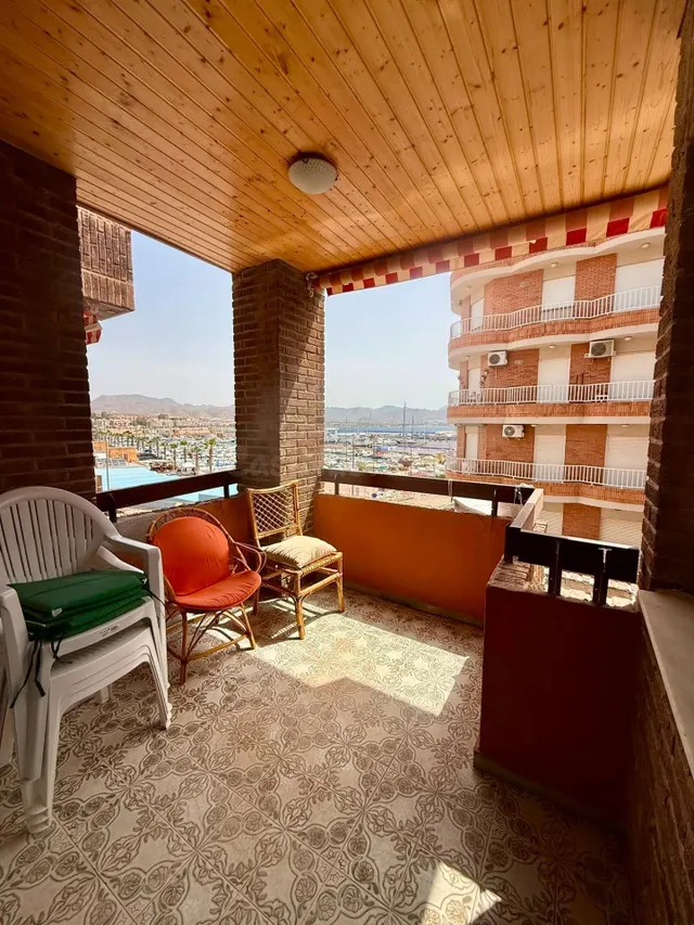 ¡Despierta cada mañana con vistas al puerto deportivo de Pue