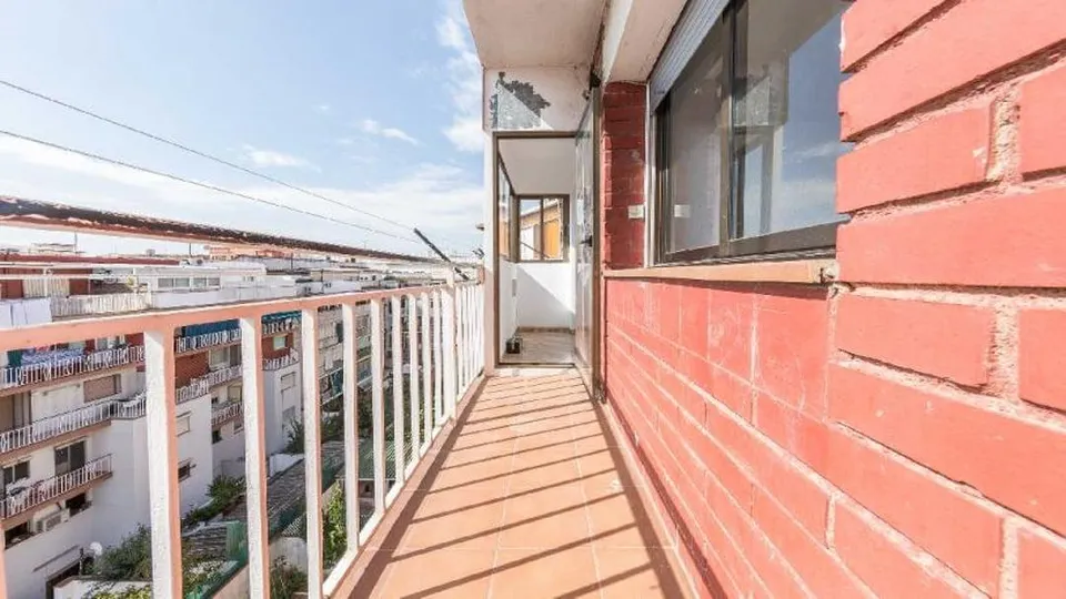PISO EN VENTA CON INQUILINO C/ PEDRO ANTONIO DE ALARCON - BADALONA