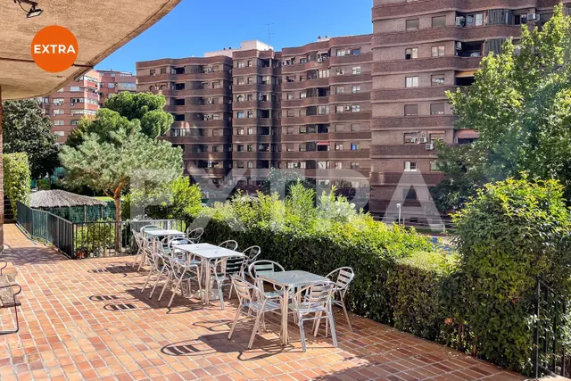 Amplio apartamento a estrenar, funcional y versátil, con zona de despacho, en una cuidada urbanización con piscina y jardines. — 24