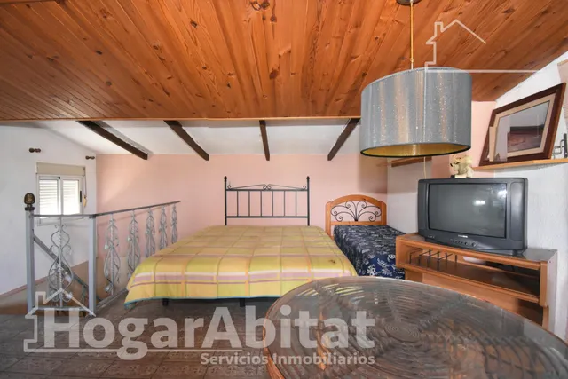 CHALET RÚSTICO CON PISCINA, TERRAZA Y PARKING — 44