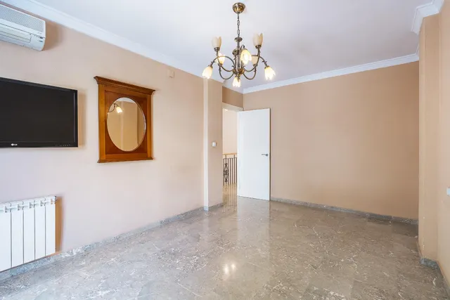 ADOSADA EN URBANIZACIÓN EN HUETOR VEGA — 18