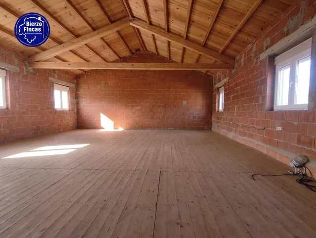 **se vende casa para reformar en villafer, León** — 18