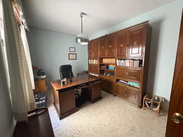 GRAN VIVIENDA DE CINCO DORMITORIOS Y DESPACHO, EN PLENO CENTRO, MUY CERCA DE LAS TENDILLAS, GARAJE INCLUIDO!!!! — 25