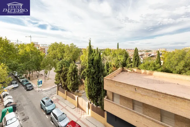 En Venta Piso de 4 dormitorios con ascensor, ideal para reformar a tu gusto. — 28
