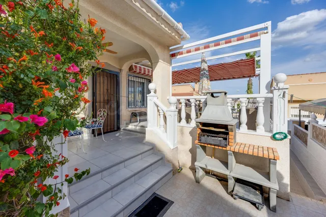 CHALET INDEPENDIENTE EN CIUDAD QUESADA CON JARDIN, GARAJE Y PISCINA COMUNITARIA — 2