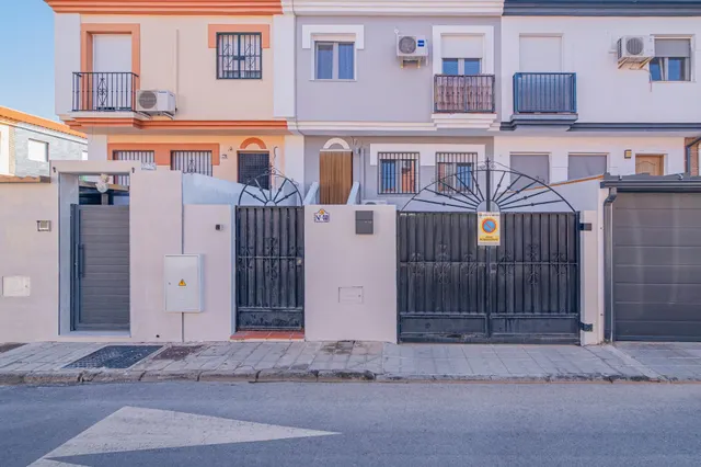Hijar, Calle Altamira, 3 dormitorios, baño y aseo. — 8