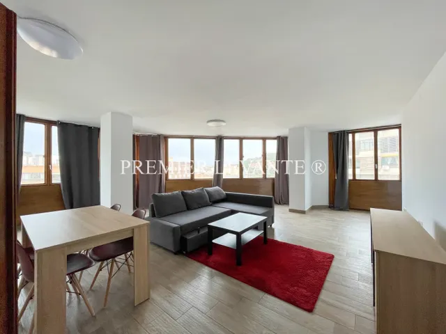 Vivienda en Centro, 4 hab y 2 baños, reformada, con ascensor
