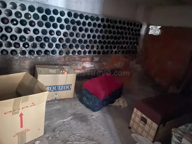 Parcela de garaje con trastero en la parte trasera cerrado. — 5