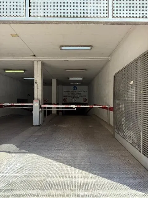 Alquiler de apartamento en el centro , junto a el Corte Ingles, 2 dormitorios, plaza de garaje y trastero — 46