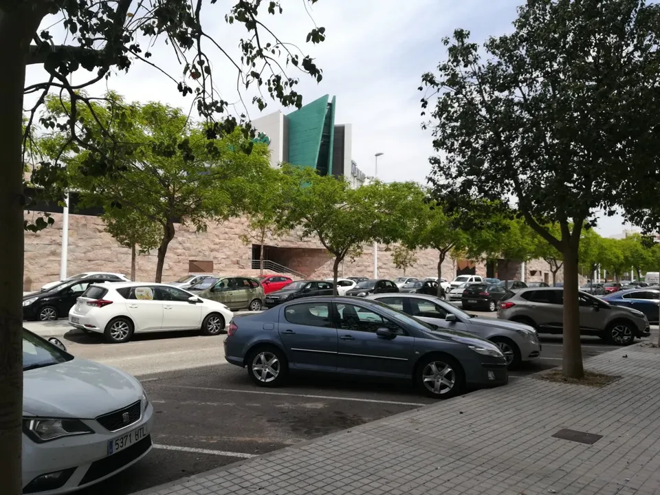 LOCAL COMERCIAL JUNTO CORTE INGLES