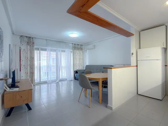 Playa de los Locos! Acogedor apartamento semireformado con ubicación privilegiada, a solo 170 mts del mar — 10