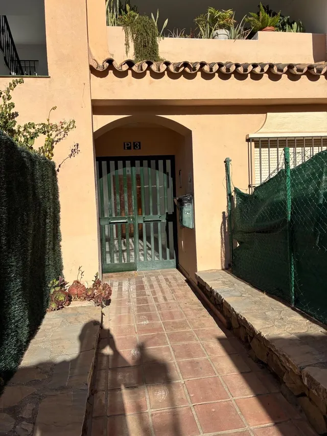OPORTUNIDAD EN BEL-AIR · BAJO DE 3 DORMITORIOS, 2 BAÑOS, GRAN TERRAZA Y PISCINAS · 2 — 16