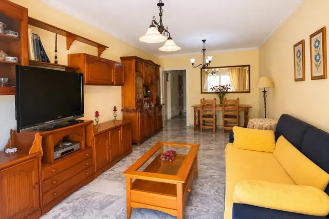 AMPLIO PISO EN VENTA EN CALLE MOLINO DE VIENTO, FUENGIROLA — 3