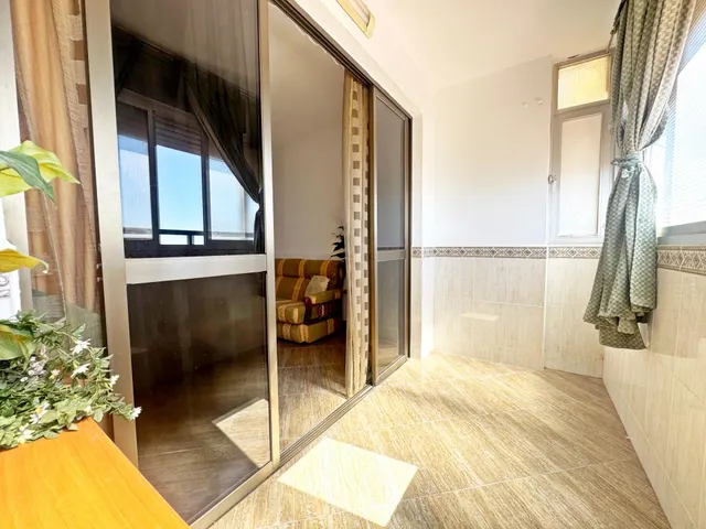 Amplio piso en esquina todo exterior con terraza y vistas al mar junto a Vialia y Avenida de Andalucía. — 14