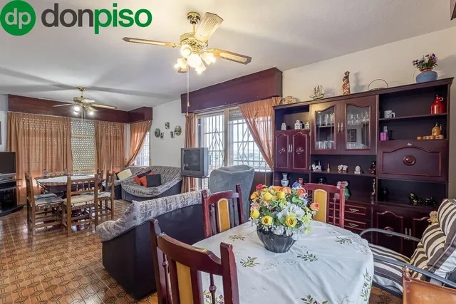 Gran casa con parcela y piscina en Cájar — 8