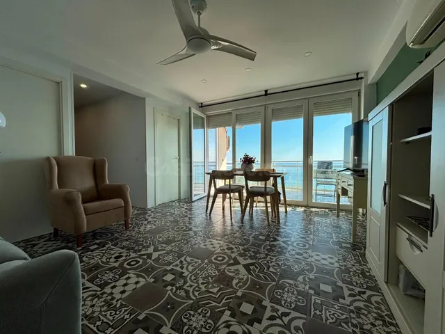INCREIBLE PISO FRENTE AL MAR — 5