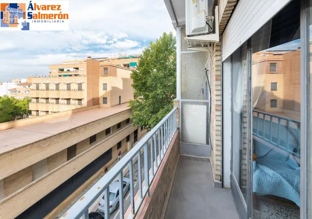 En Venta Piso de 4 dormitorios con ascensor, ideal para reformar a tu gusto. — 27