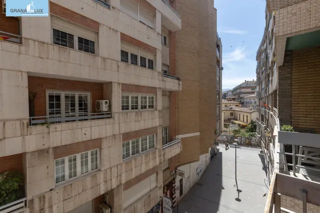 Amplia vivienda en pleno centro de Granada — 18