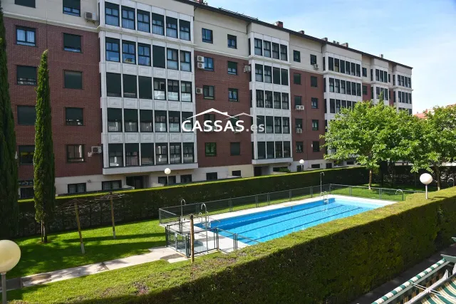 JARDINES DE MADRID con 2 habitaciones. Garaje, trastero y piscina. — 42