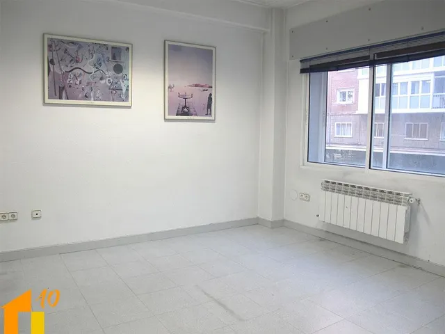 Vivienda en Avd. Arlanzón, zona Hacienda. — 12