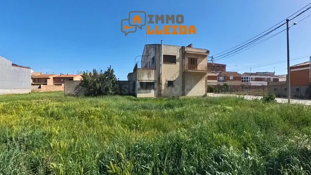 OPORTUNIDAD Casa con mucho terreno y varios garajes — 2