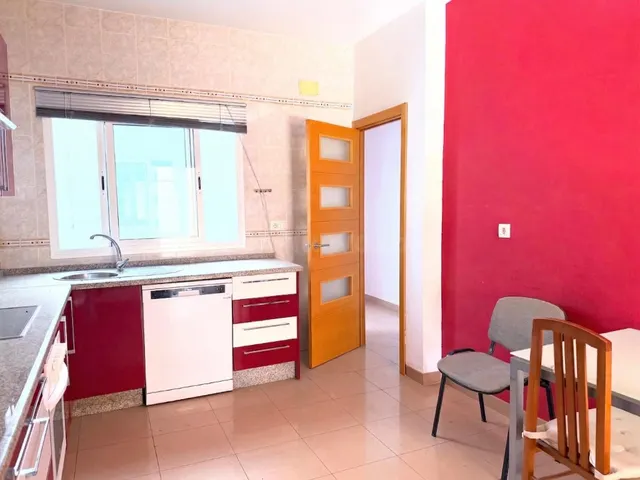 Casa adosada en Camas con 6 dormitorios, gran garaje, patio  - foto 5