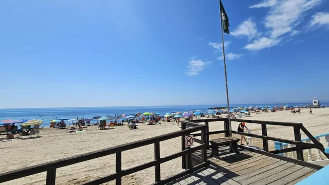 Amplio piso al lado de la playa — 28