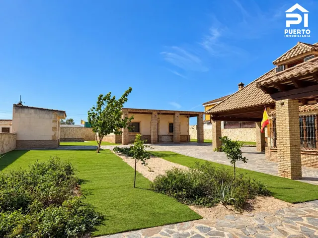 Dos casas, piscina privada y barbacoa en una parcela de 970 m2 — 2