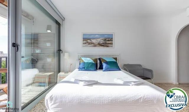 Amplio estudio con licencia turística a 50 m de la playa Empuriabrava — 3