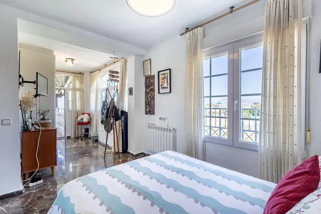 Casa pareada en La Zubia con piscina, zona de barbacoa y jardín — 18