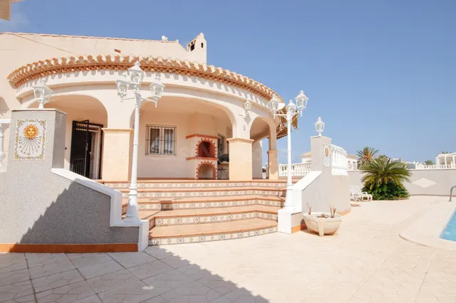 CHALET CON PISCINA PRIVADA EN LA ZENIA - PLAYA FLAMENCA — 4