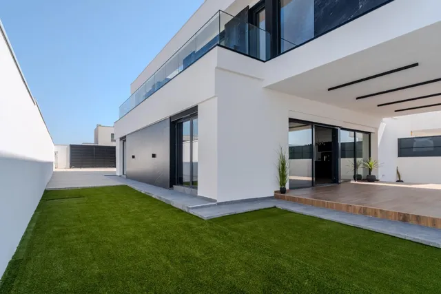Chalet Pareado de Diseño Vanguardista con Piscina y Máxima Eficiencia Energética en El Bosque — 47