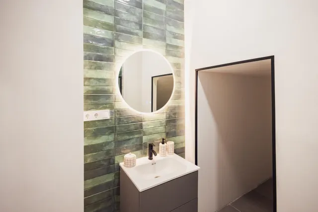 Tu refugio de diseño en el corazón de Granada: Estilo, practicidad y comodidad a pie de calle. — 10