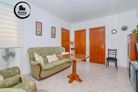 OPORTUNIDAD EN VENTA DE PISO DE TRES DORMITORIOS EN LA CHANA
