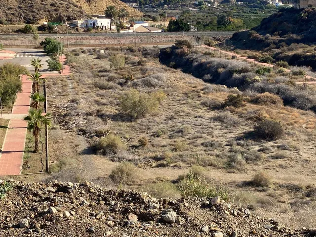 Excelente oportunidad de inversión en Benahadux: Terreno par